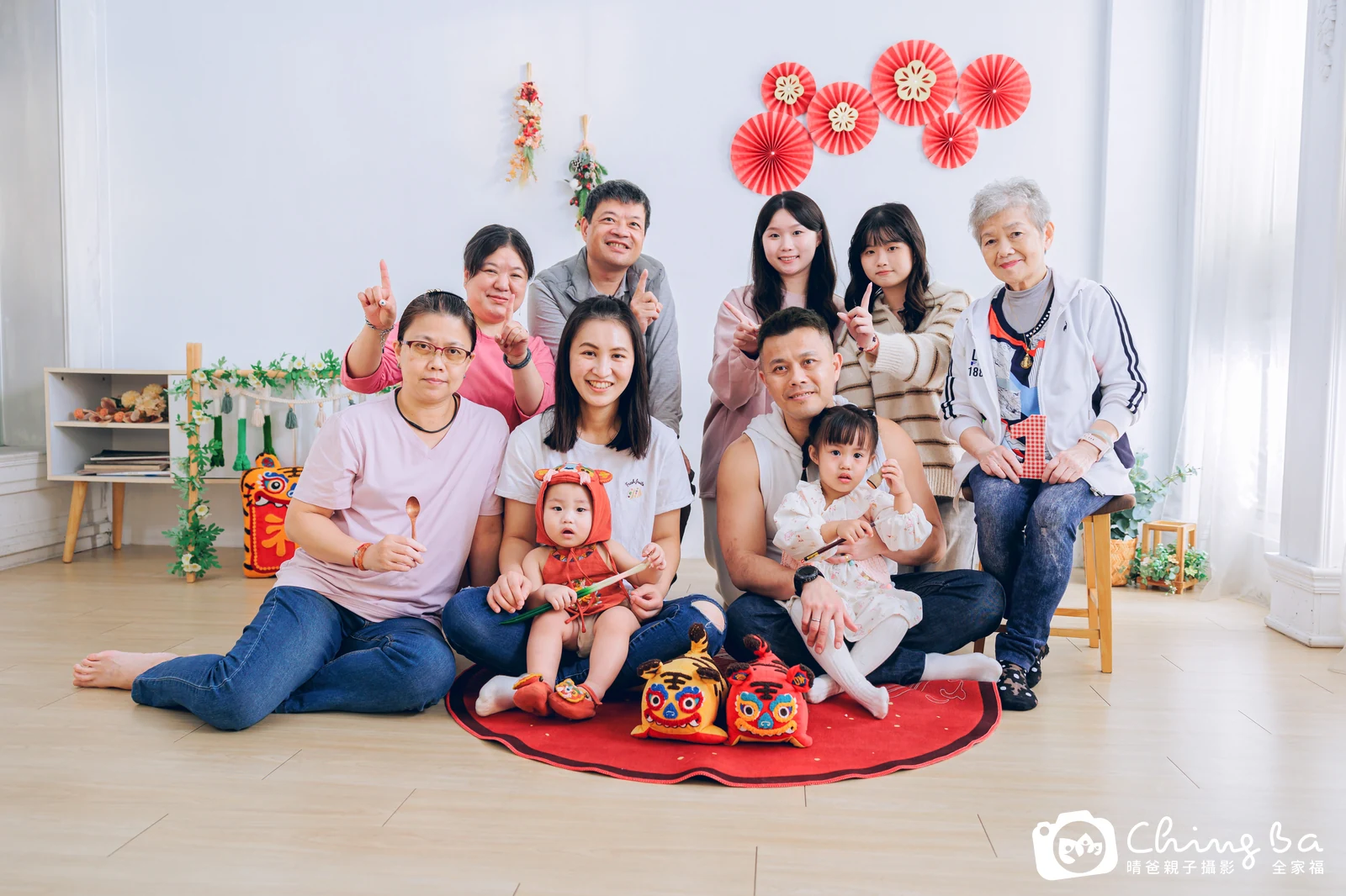 小家庭抓周拍作品｜2025 年冬季｜晴爸親子攝影