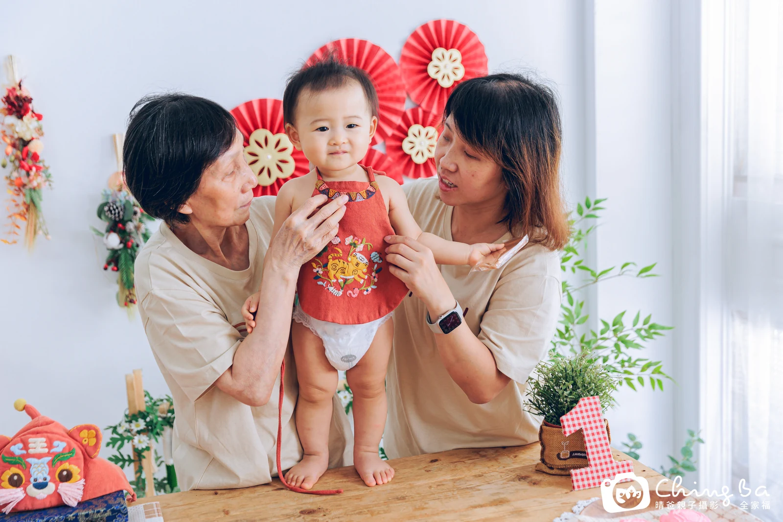 霓霓周歲抓周儀式的紀錄(2024 年夏季)