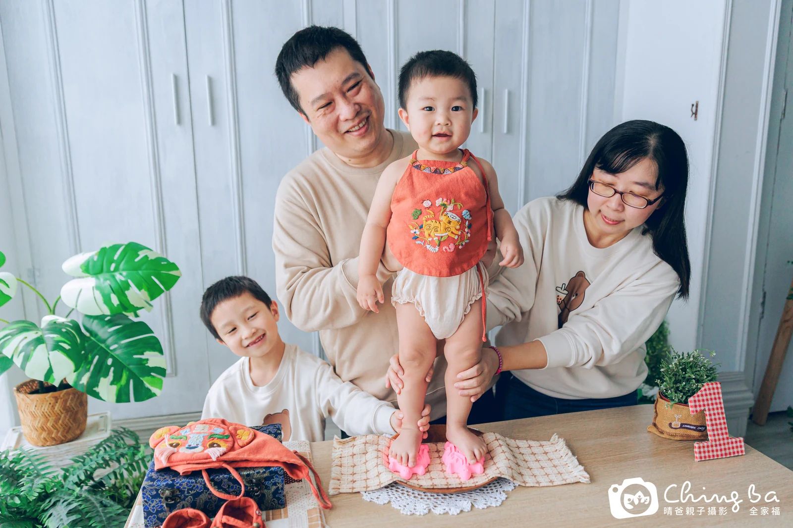 弟弟 1 歲 4 個月寶貝 台中小家庭抓周紀念照｜晴爸親子攝影
