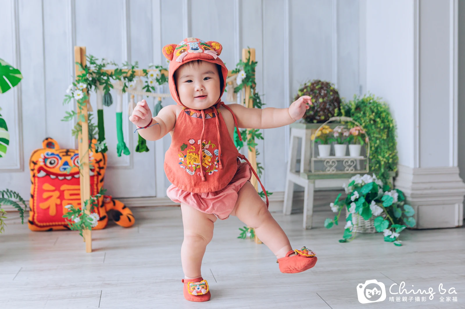 邱米寶 1 歲寶貝 台中小家庭抓周紀念照｜晴爸親子攝影