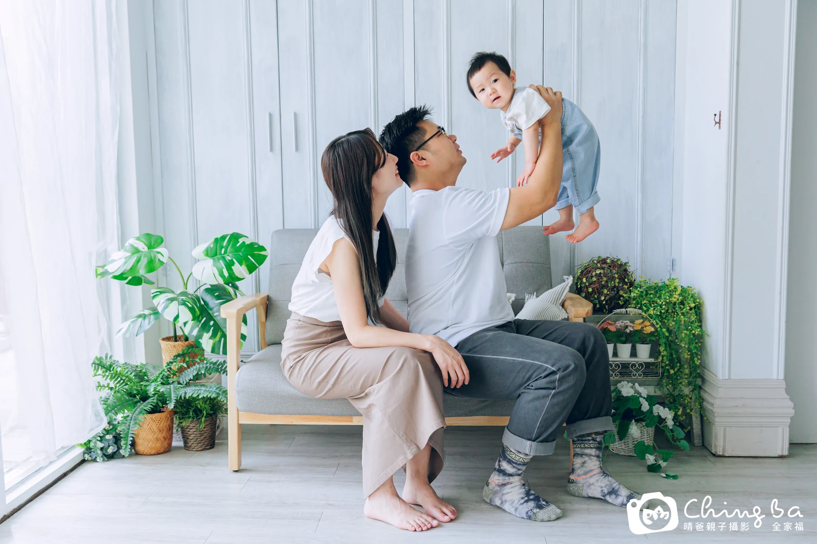 約 1 歲寶貝的勳拍抓周,5 大 1 小的周歲紀念