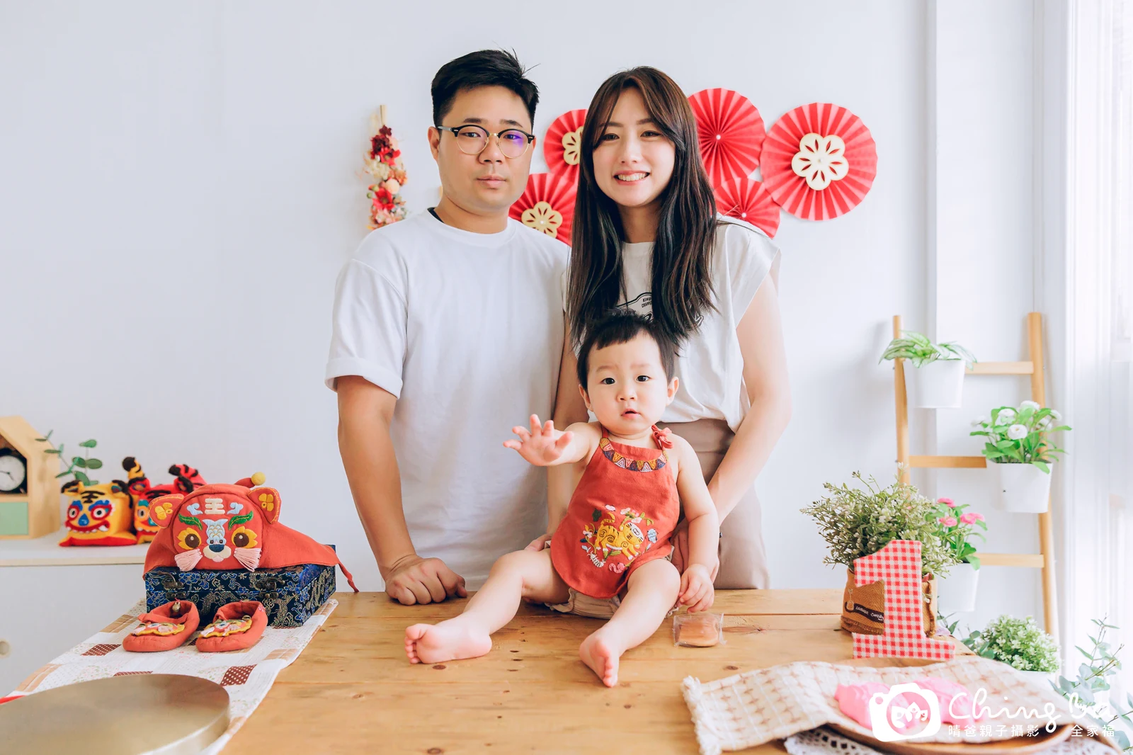 約 1 歲寶貝的勳拍抓周,5 大 1 小的周歲紀念