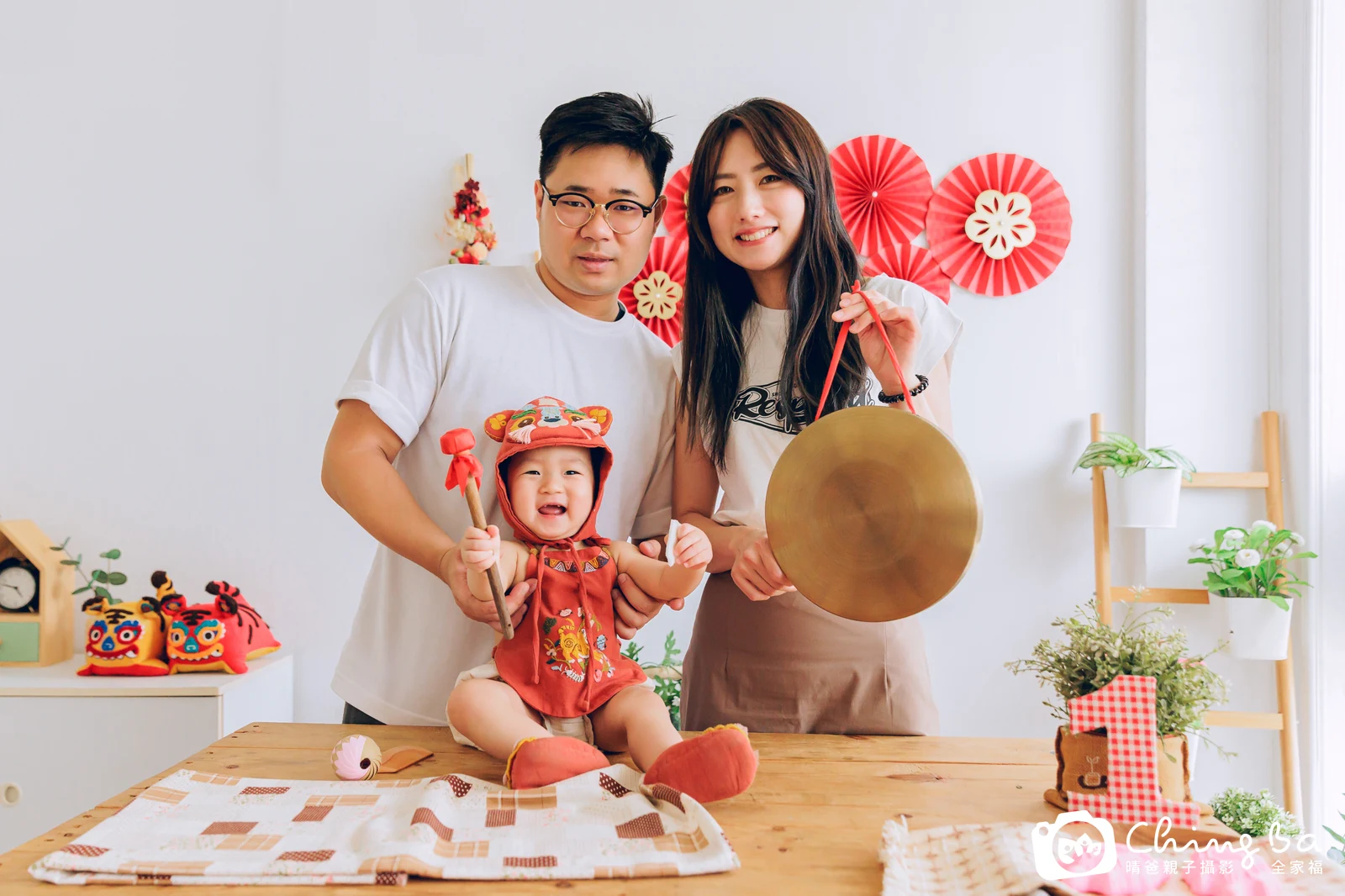 約 1 歲寶貝的勳拍抓周,5 大 1 小的周歲紀念
