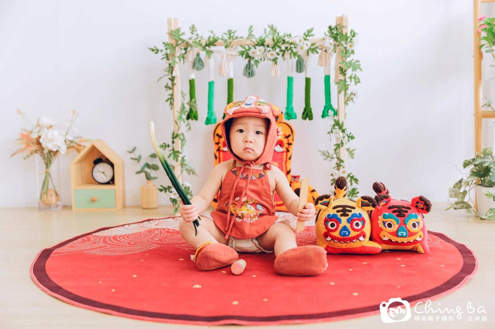 約 1 歲寶貝的勳拍抓周,5 大 1 小的周歲紀念