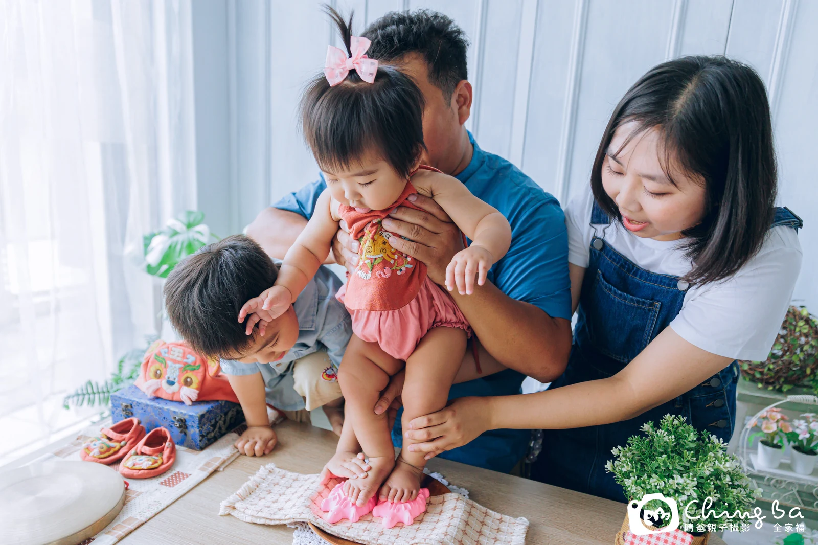 小家庭抓周拍作品|2025 年夏季|晴爸親子攝影