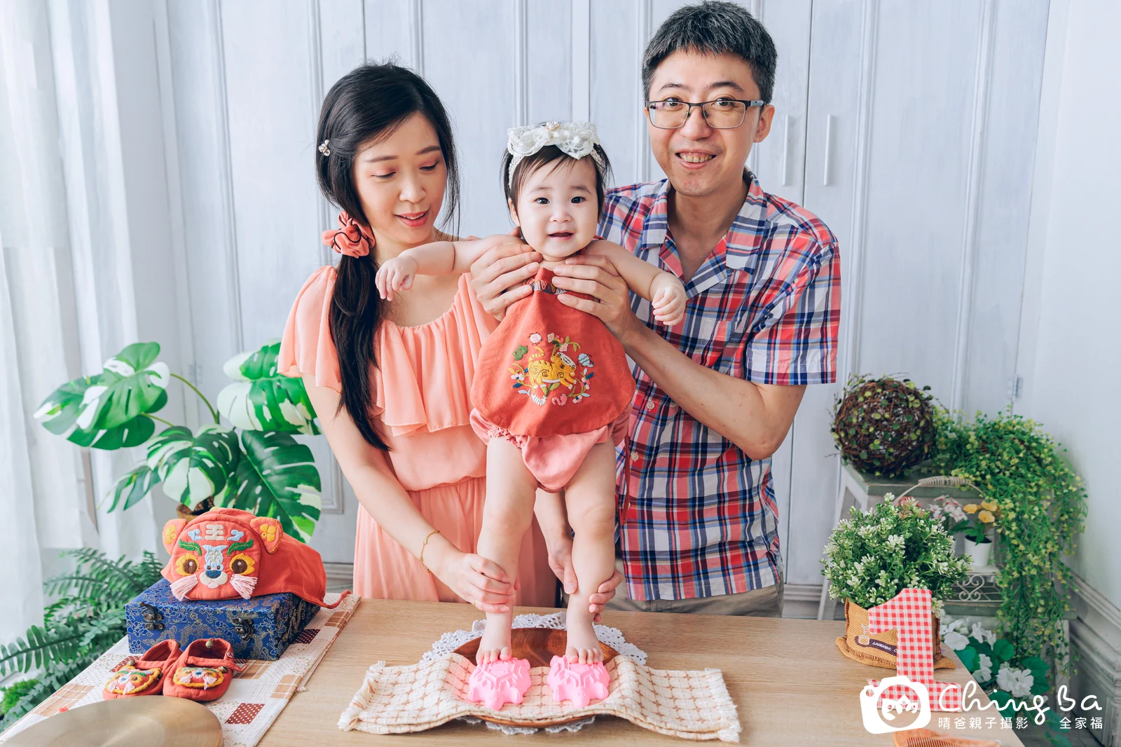 晴周歲抓周儀式的紀錄（2025 年夏季）