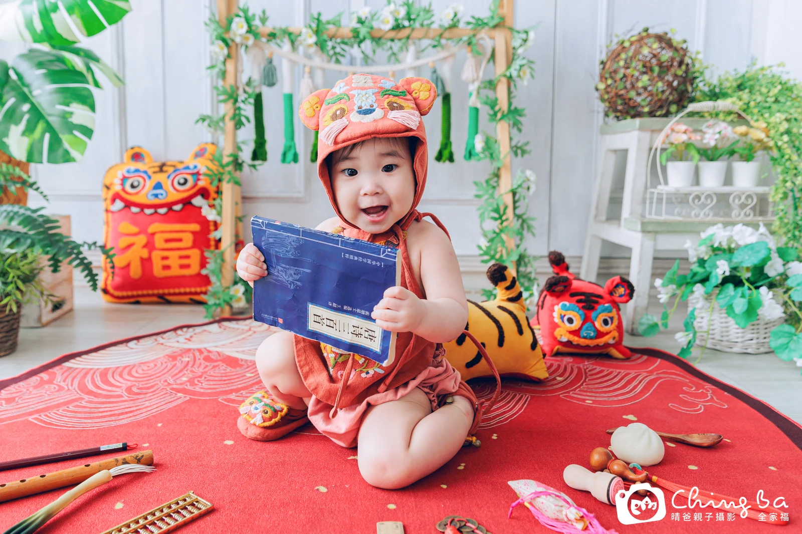 小家庭抓周拍作品|2025 年夏季|晴爸親子攝影