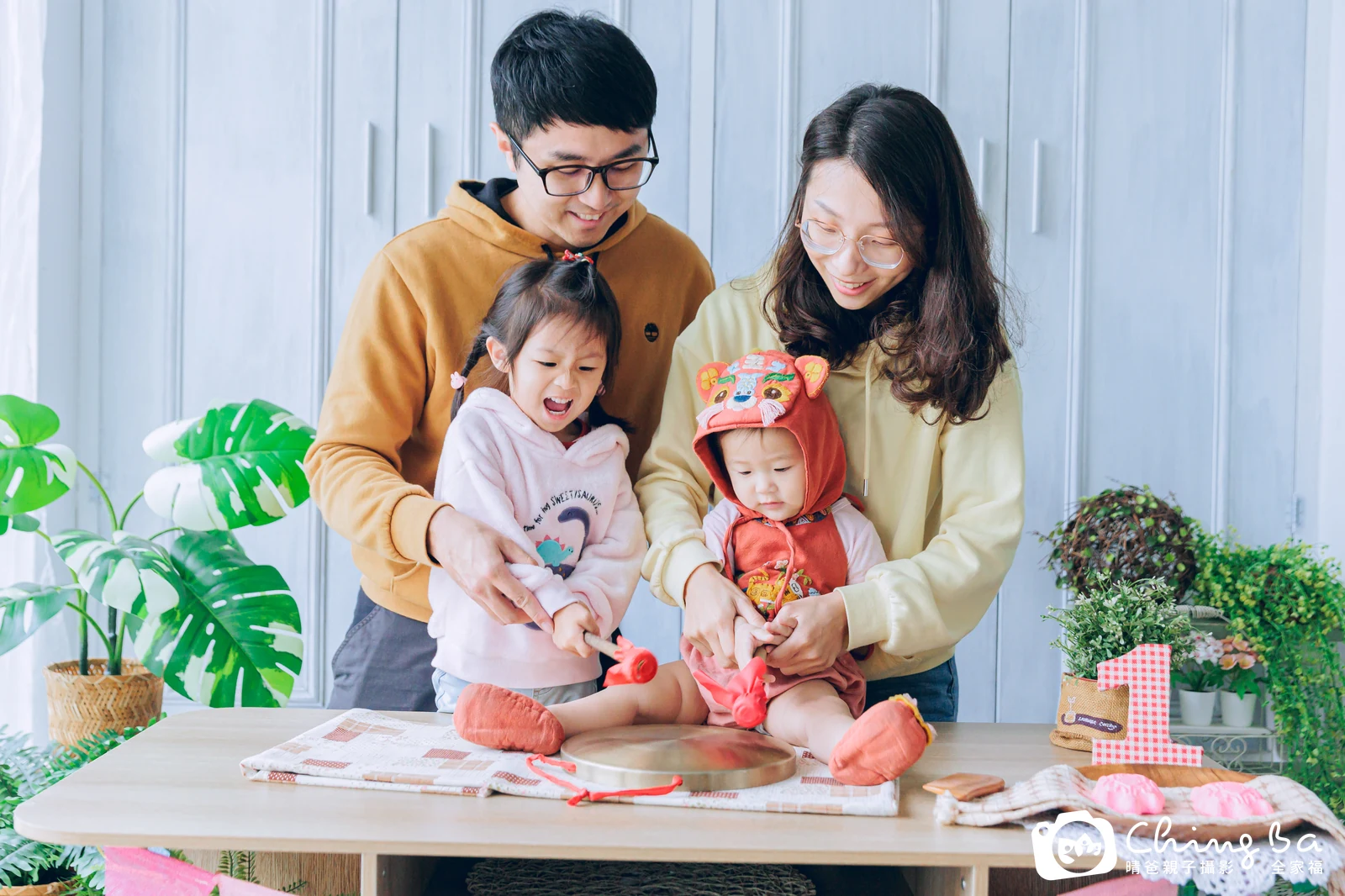 小家庭抓周拍作品|2024 年冬季|晴爸親子攝影