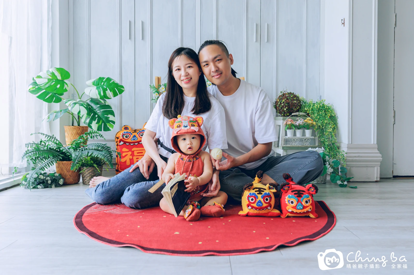 1 歲寶貝的小熊貓拍抓周,2 大 1 小的周歲紀念