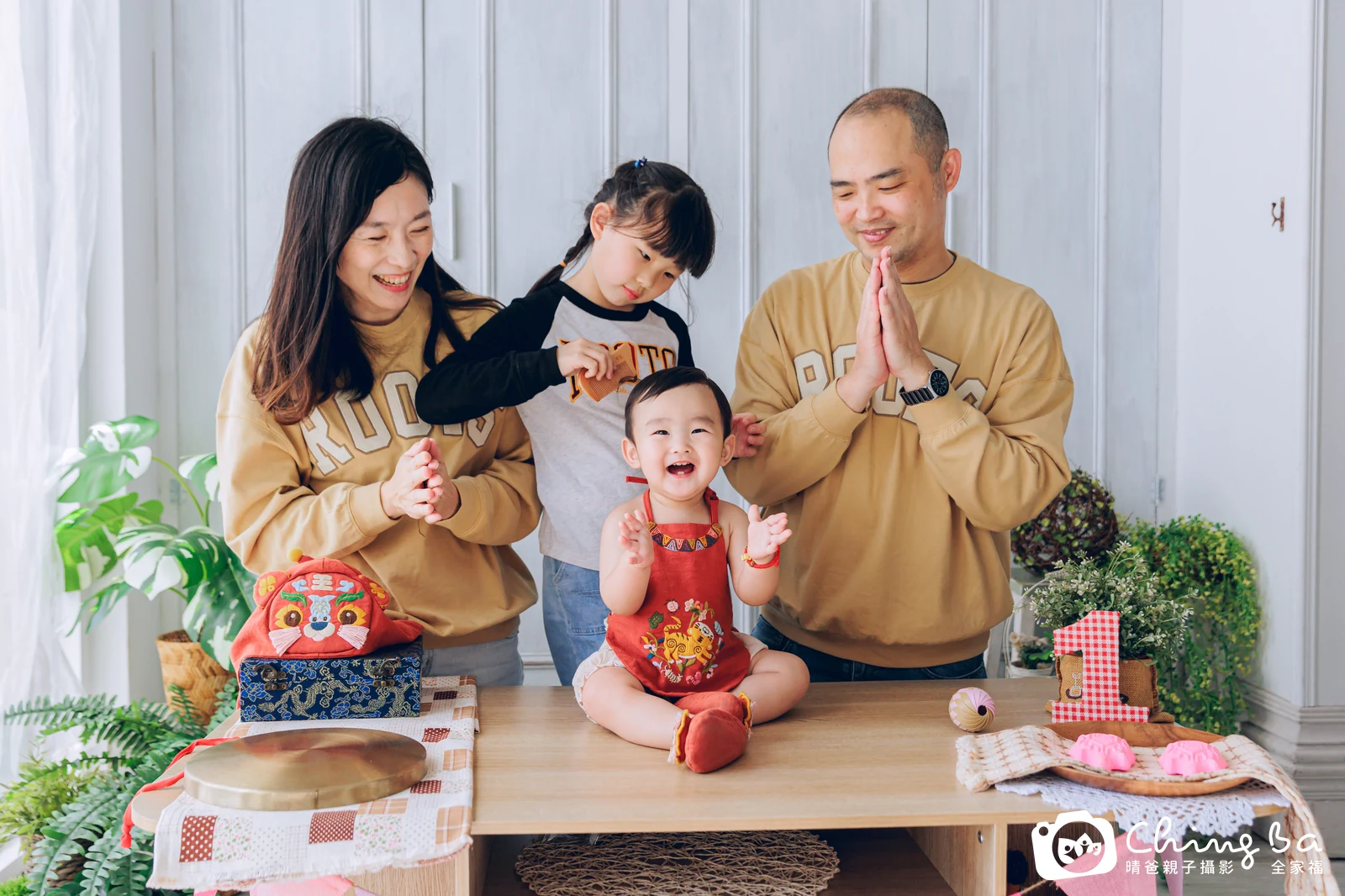 小家庭抓周拍作品|2023 年春季|晴爸親子攝影
