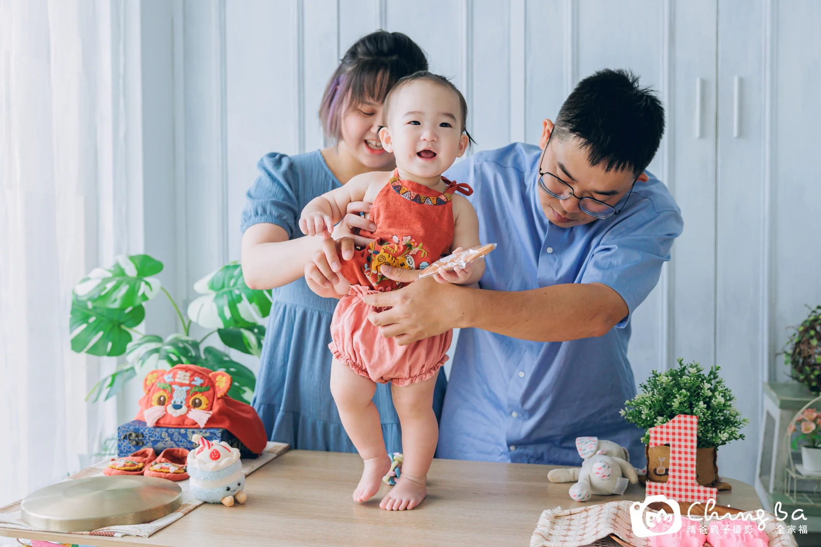 小家庭抓周拍作品|2025 年冬季|晴爸親子攝影