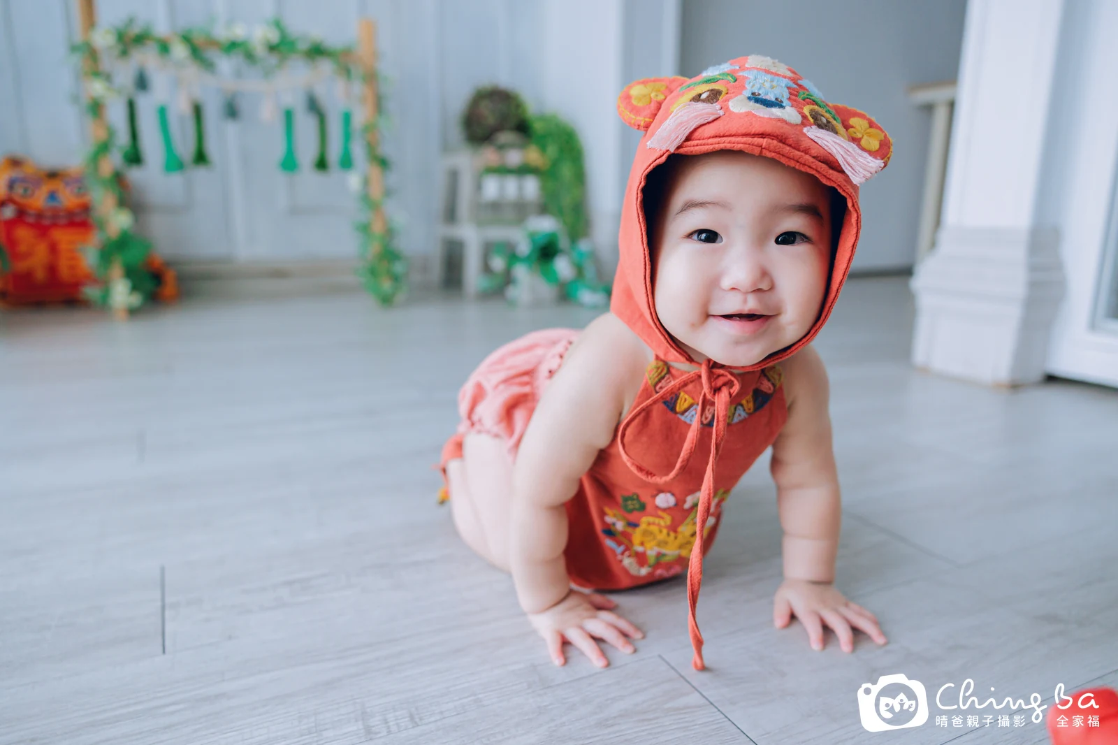 貝貝周歲抓周儀式的紀錄（2025 年冬季）