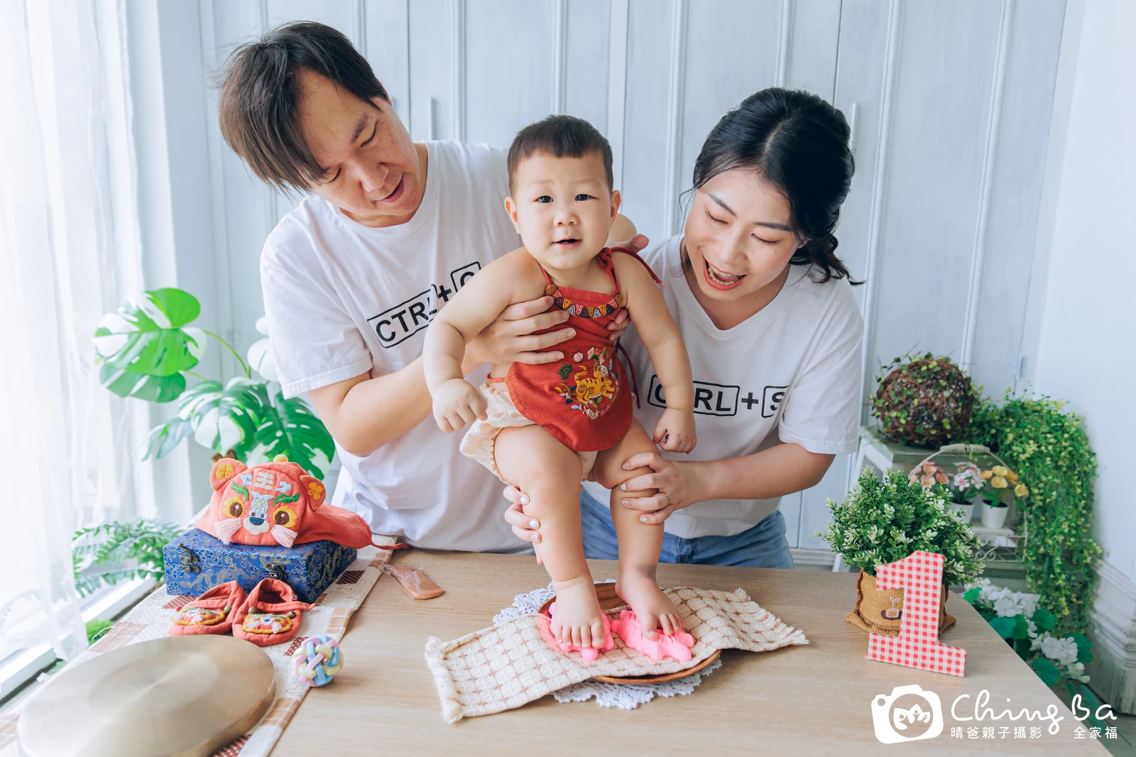 小家庭抓周拍作品|2025 年秋季|晴爸親子攝影