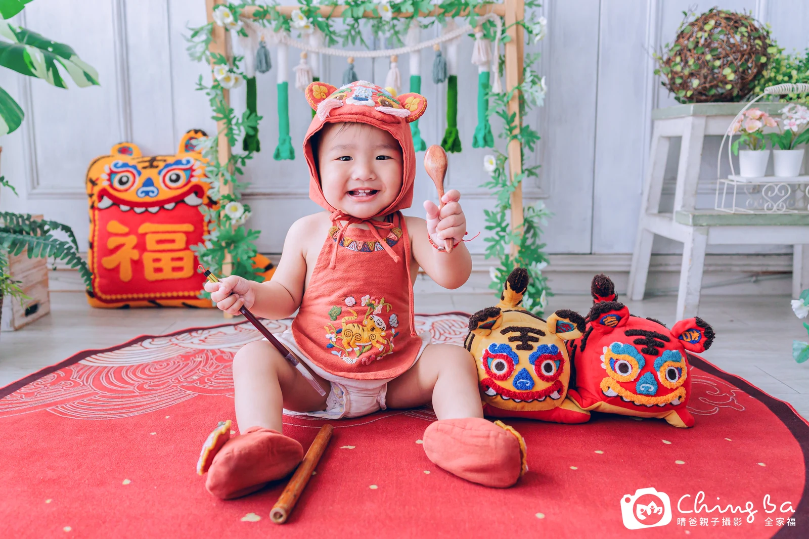 小家庭抓周拍作品|2026 年春季|晴爸親子攝影