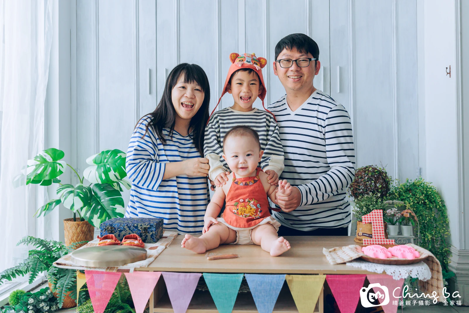 小家庭抓周拍作品|2025 年春季|晴爸親子攝影