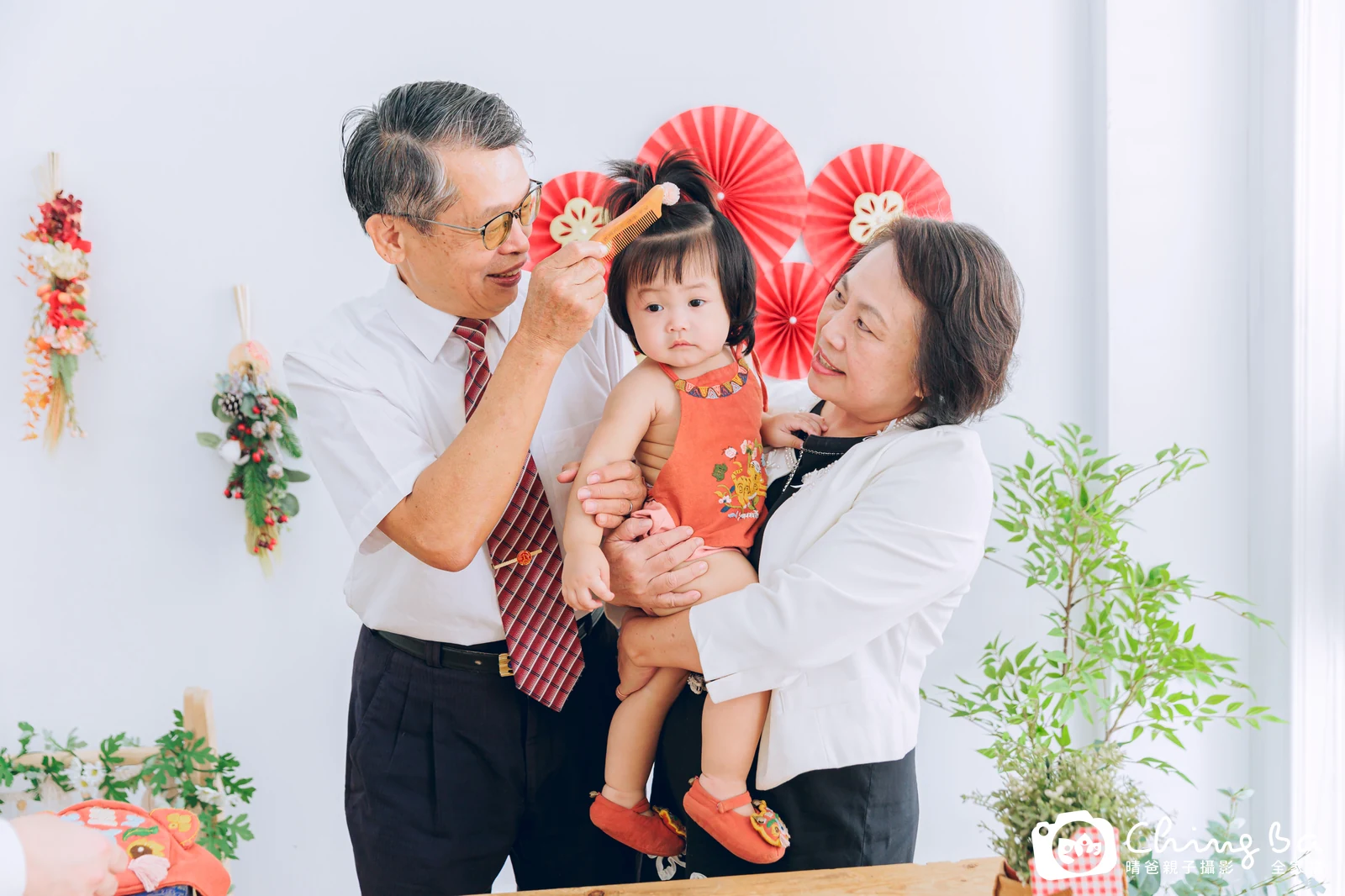 霏霏在台中拍小家庭抓周的珍貴一刻
