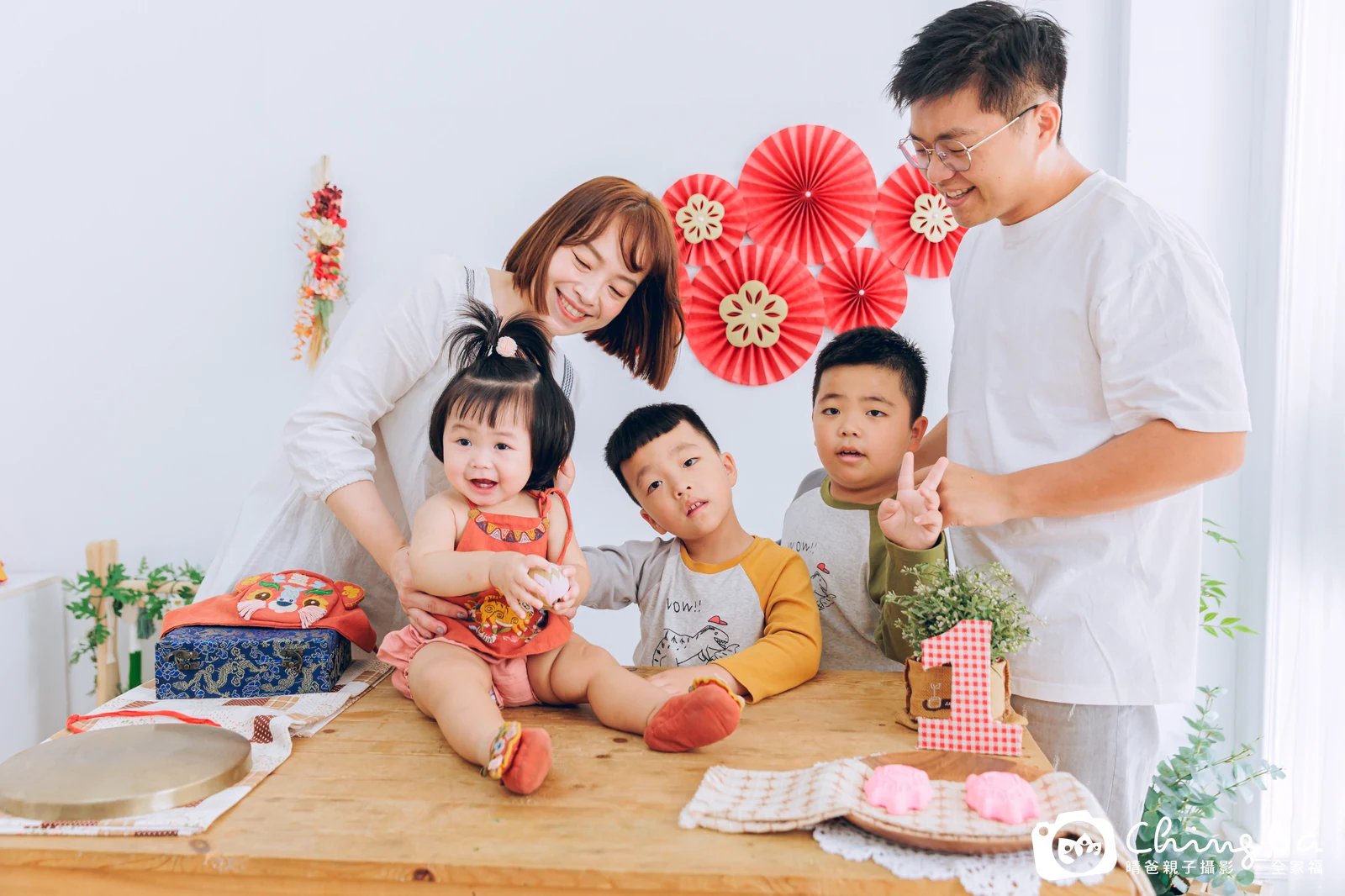 霏霏周歲抓周儀式的紀錄(2023 年冬季)
