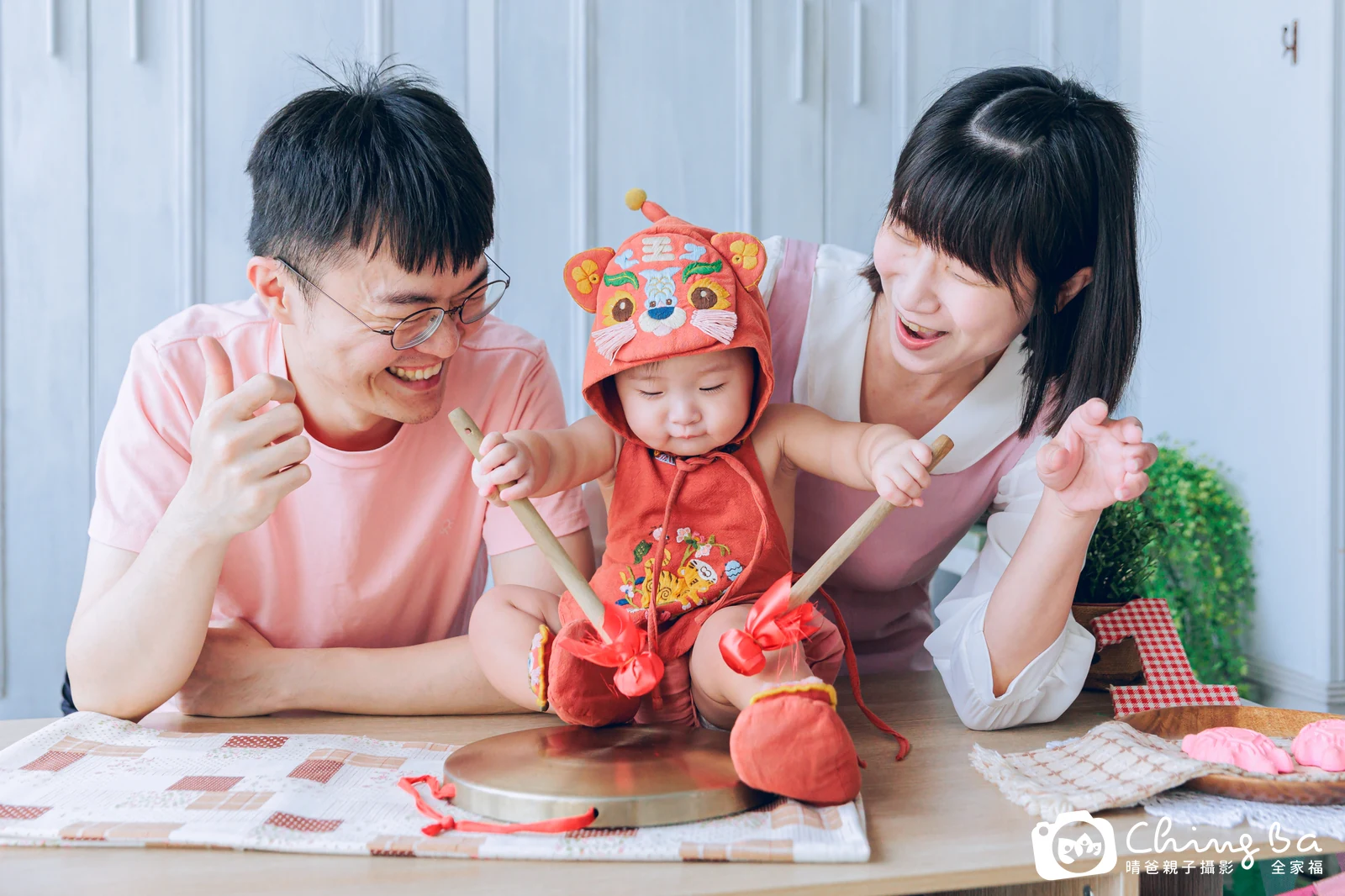 小家庭抓周拍作品|2024 年秋季|晴爸親子攝影