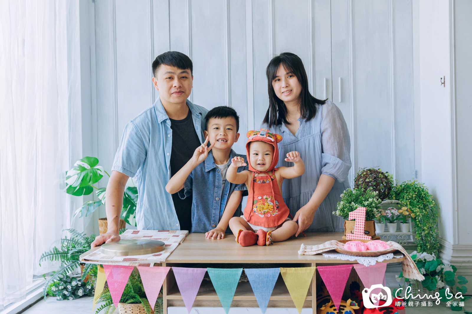 小家庭抓周拍作品|2025 年夏季|晴爸親子攝影