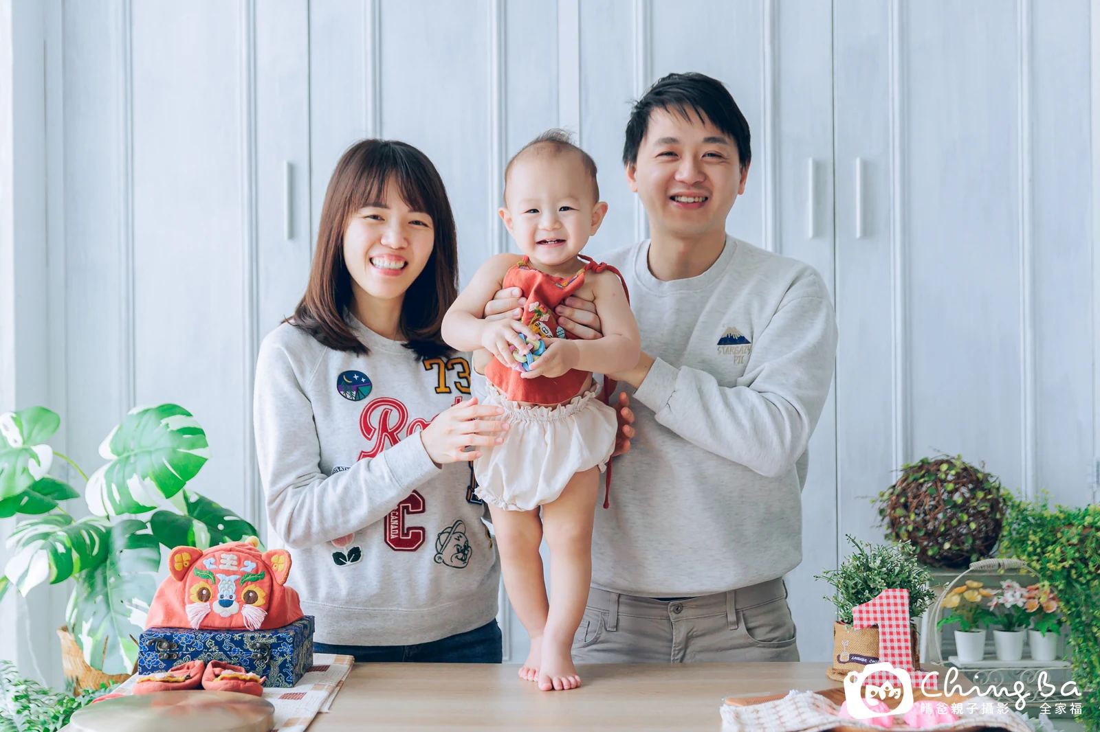 小家庭抓周拍作品|2024 年冬季|晴爸親子攝影