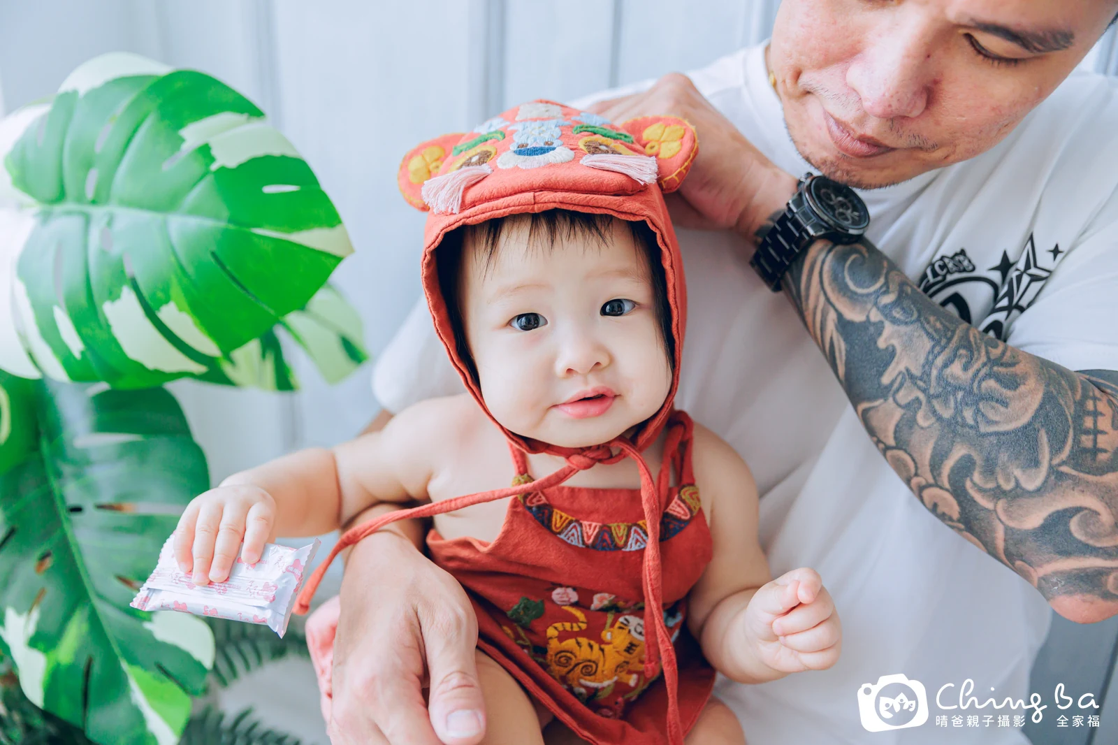 1 歲寶貝的小妞妞拍抓周,2 大 1 小的周歲紀念
