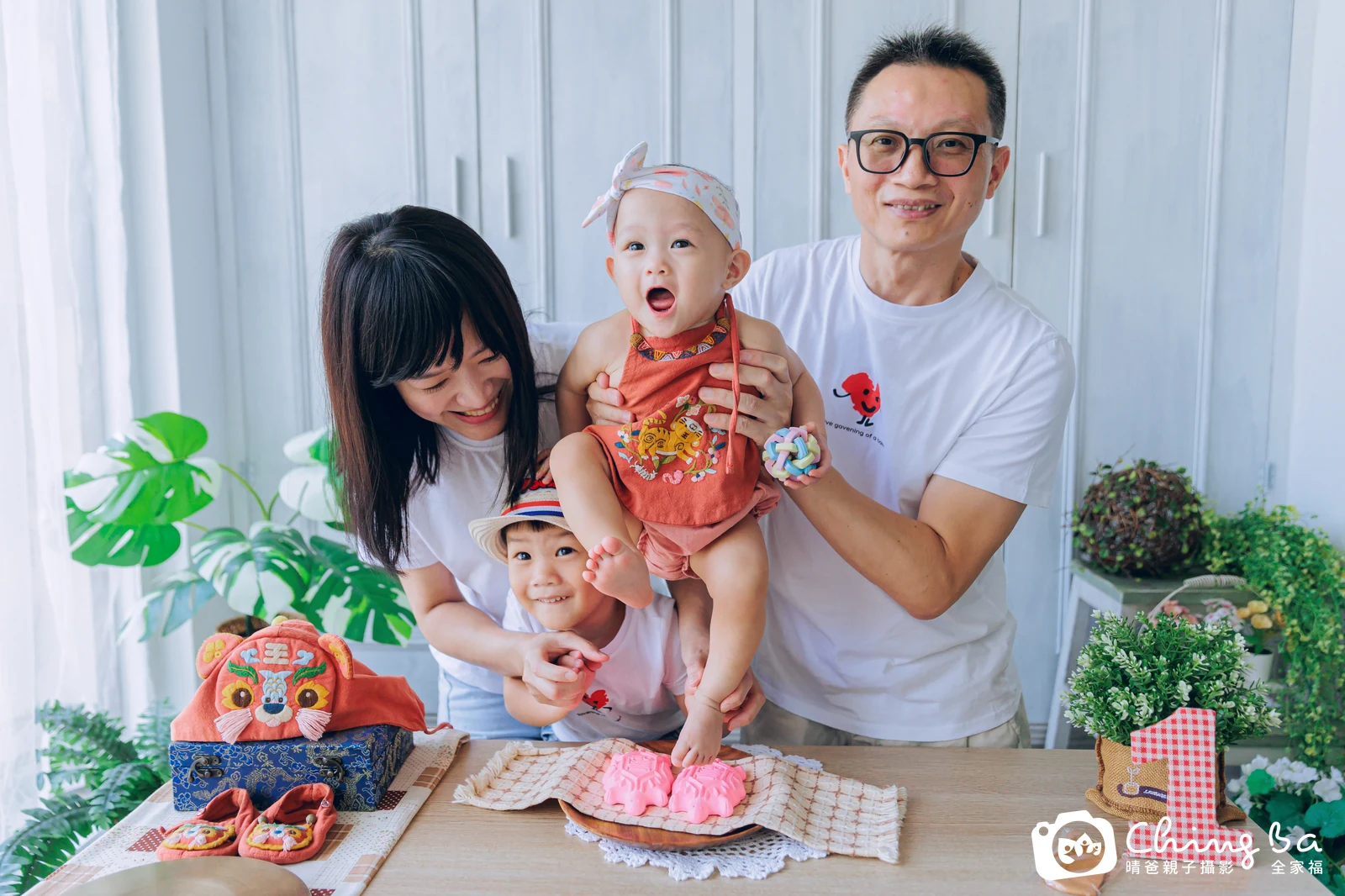 晴晴 約 1 歲寶貝 台中小家庭抓周紀念照｜晴爸親子攝影