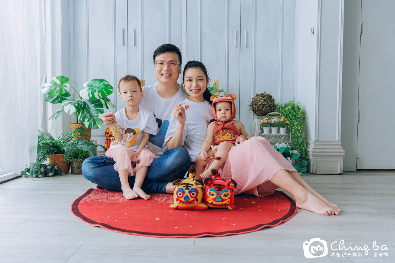仔仔周歲抓周儀式的紀錄（2025 年夏季）