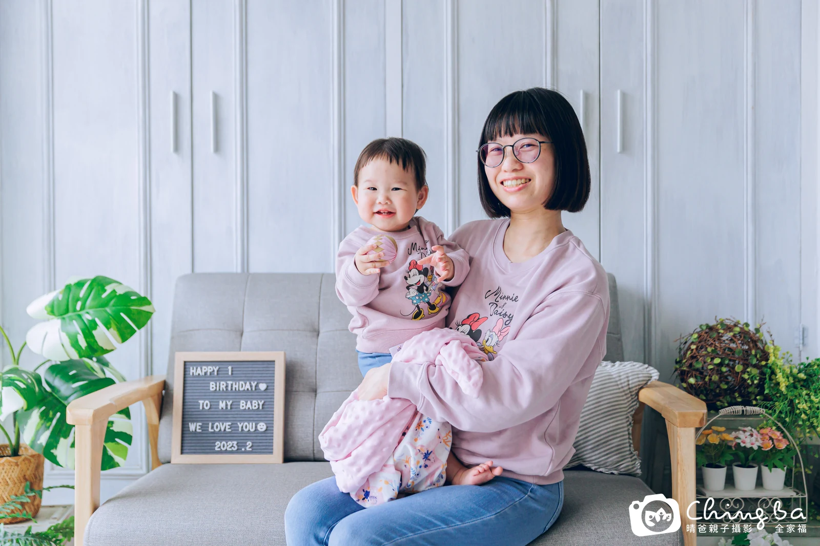 妞妞周歲抓周儀式的紀錄(2023 年春季)