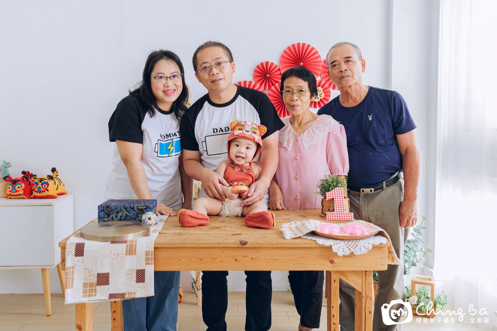 小家庭抓周拍作品|2024 年秋季|晴爸親子攝影