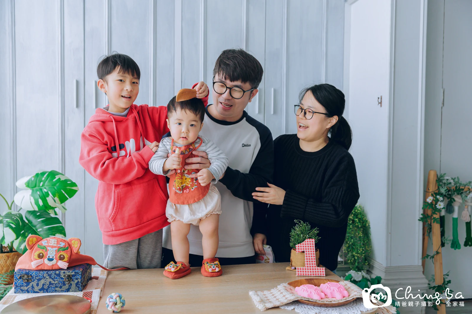 小家庭抓周拍作品|2025 年春季|晴爸親子攝影