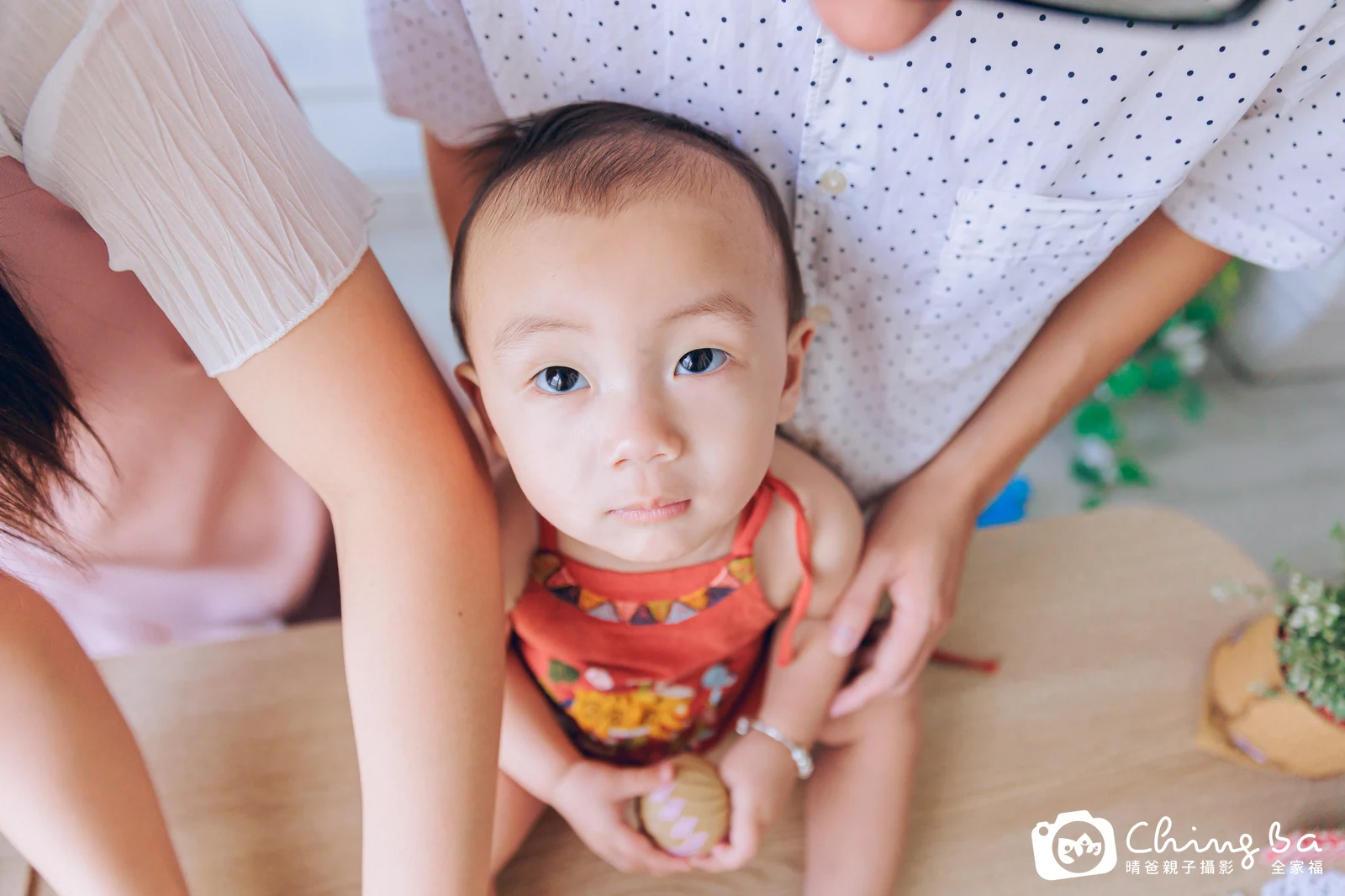 羅小寶周歲抓周儀式的紀錄（2023 年夏季）
