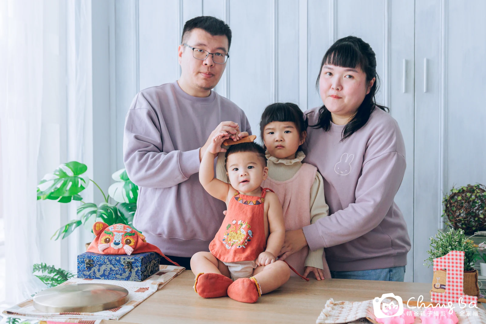 睿在台中拍小家庭抓周的珍貴一刻