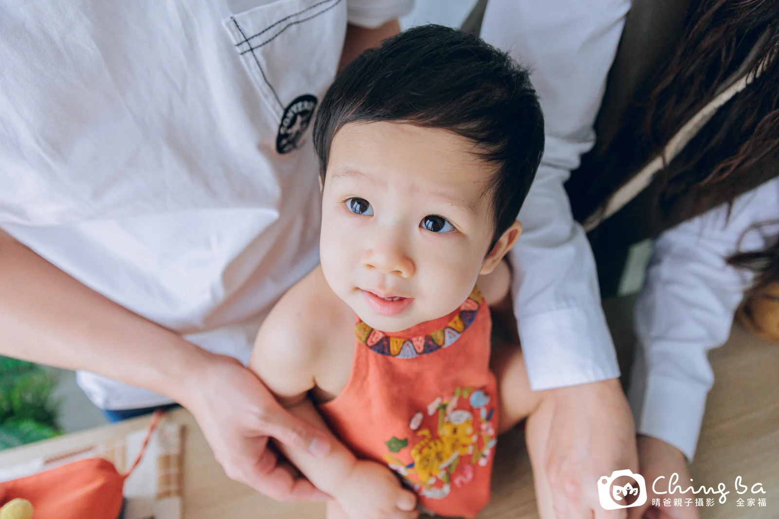 小小龍周歲抓周儀式的紀錄（2025 年春季）