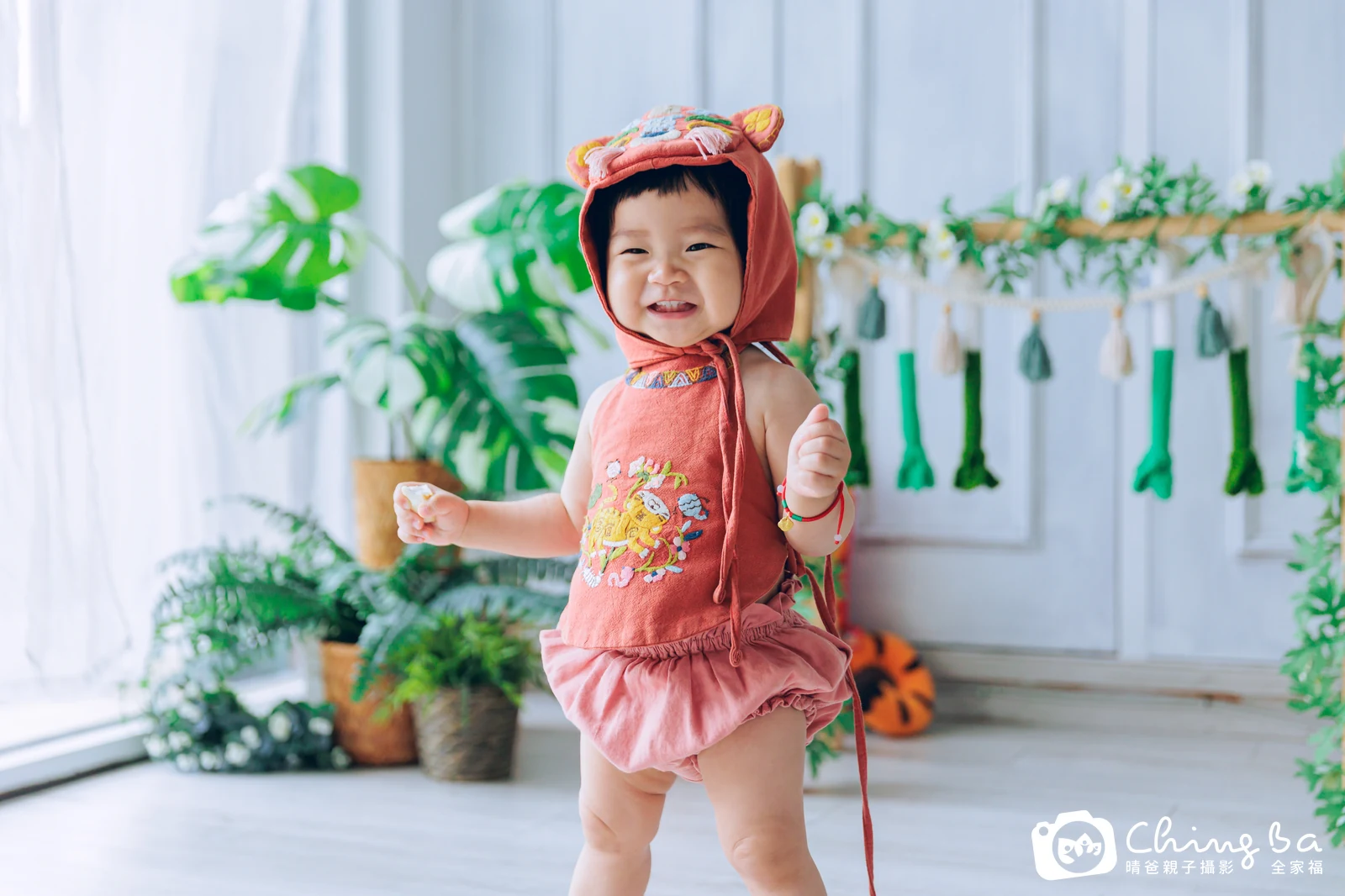 樂樂 1 歲寶貝 台中小家庭抓周紀念照｜晴爸親子攝影