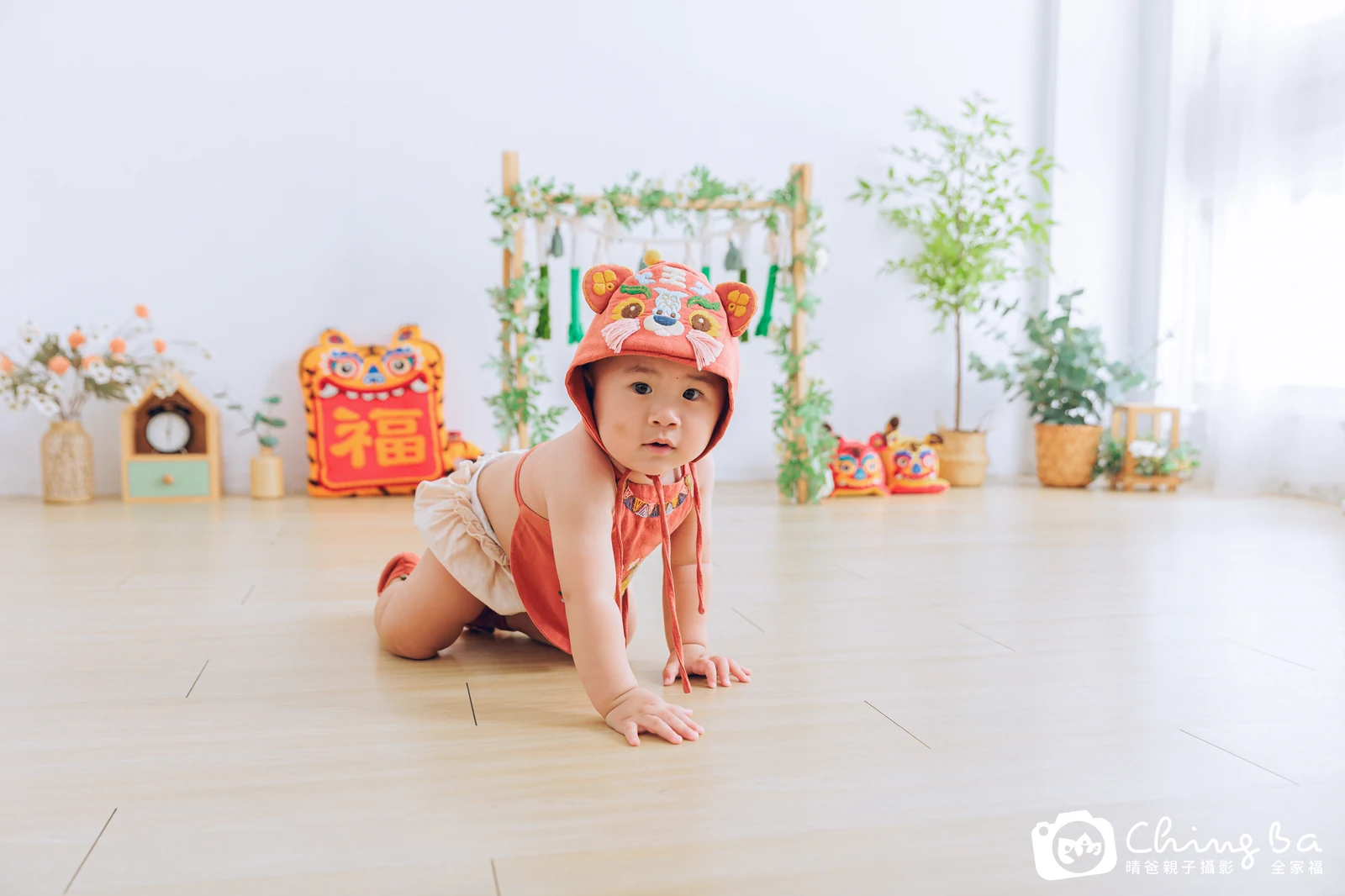 約 1 歲寶貝的均拍抓周，4 大 2 小的周歲紀念