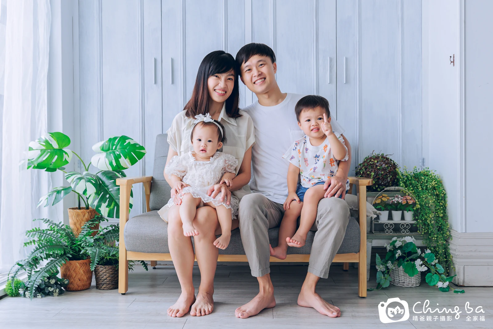 霏霏周歲抓周儀式的紀錄（2024 年夏季）