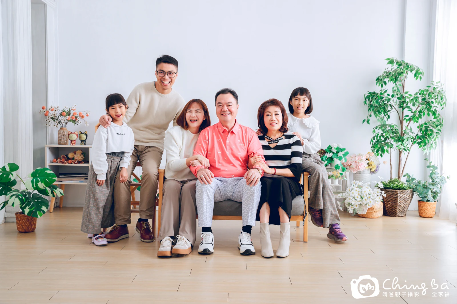 2026 年冬季的家族全家福,8 大 6 小