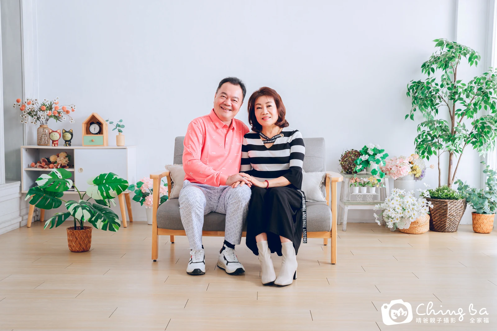一家人在晴爸攝影棚拍全家福