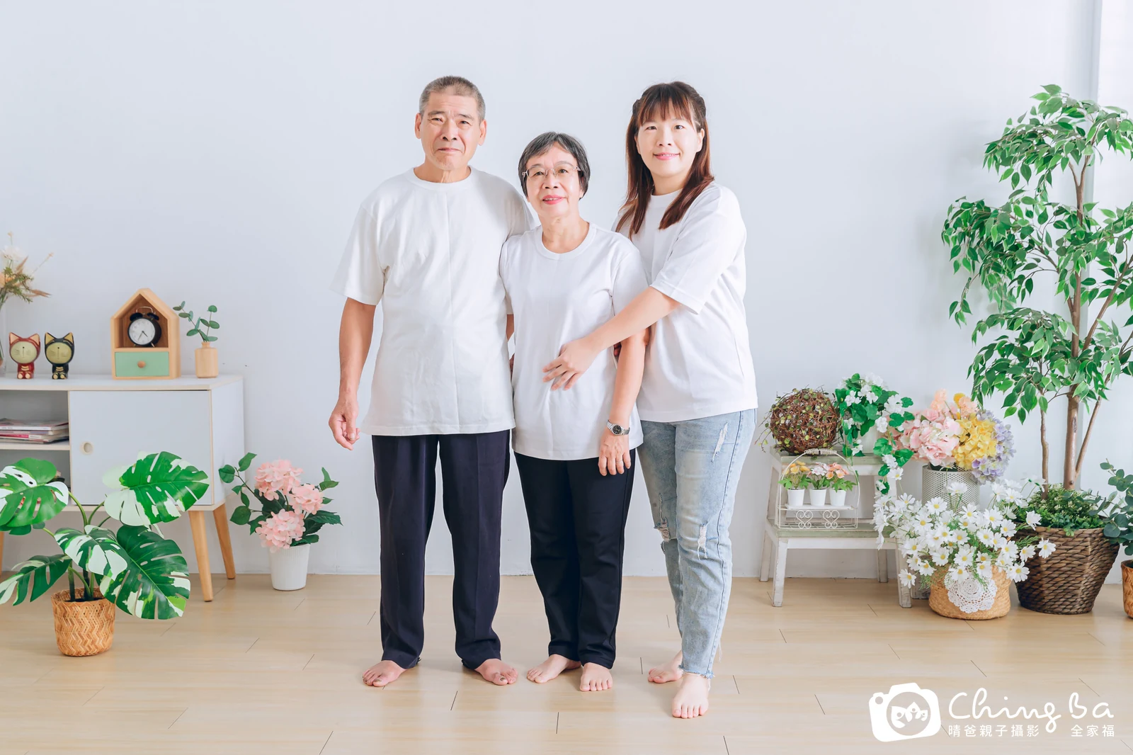 一家人在晴爸攝影棚拍全家福