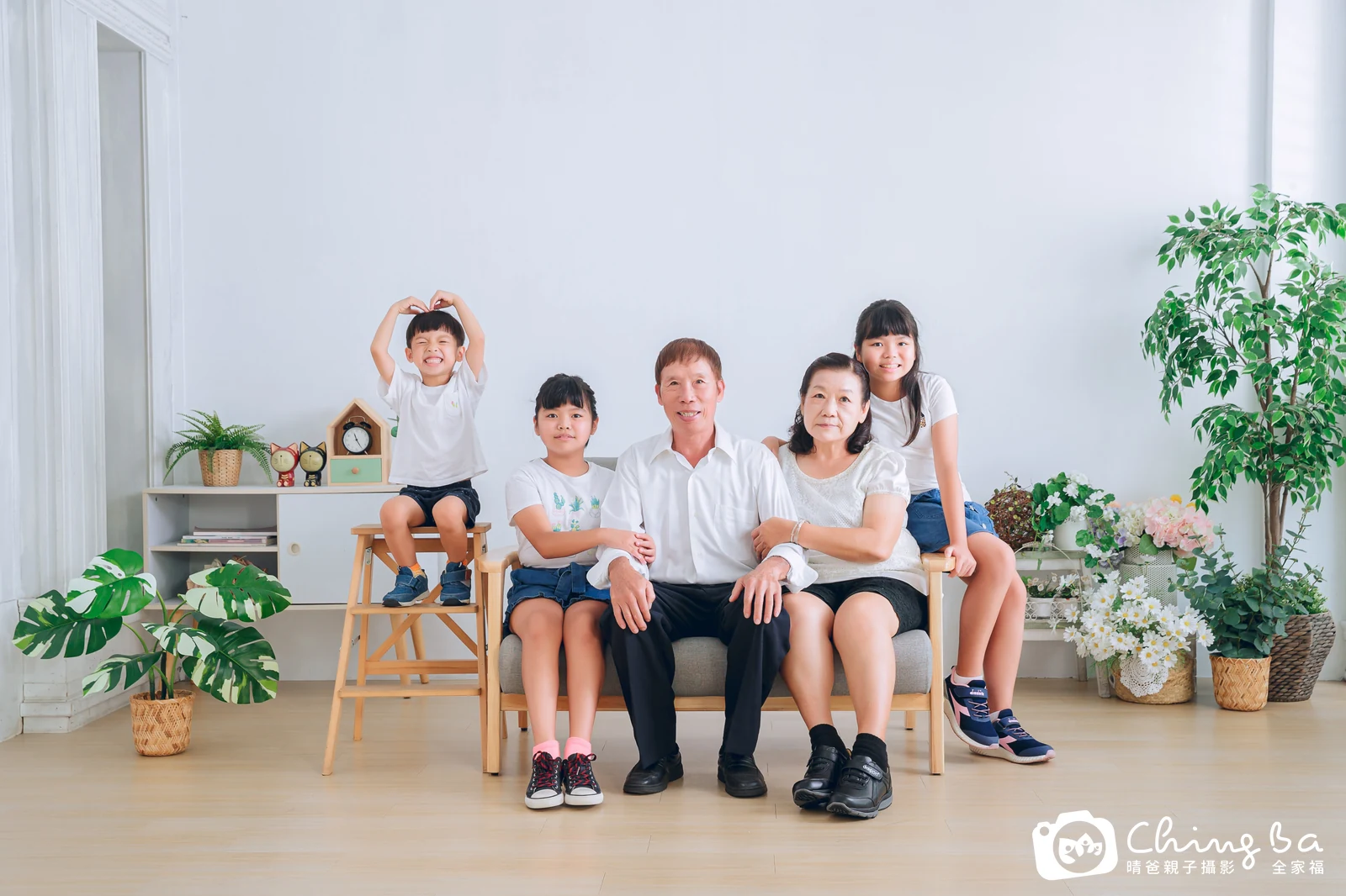 台中攝影棚的家族全家福紀念照