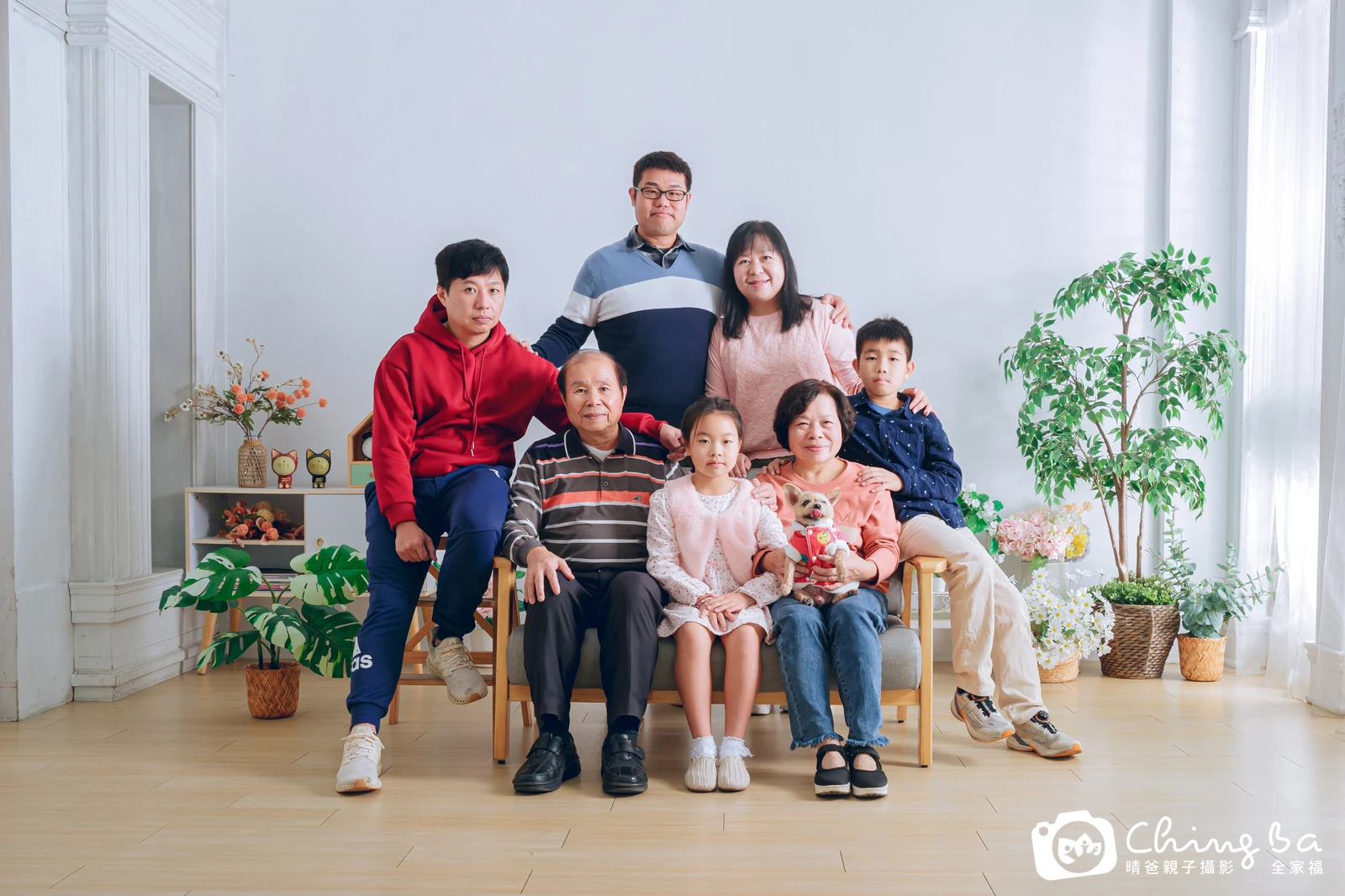 帶著毛孩一起來的全家福｜台中家族全家福｜晴爸親子攝影