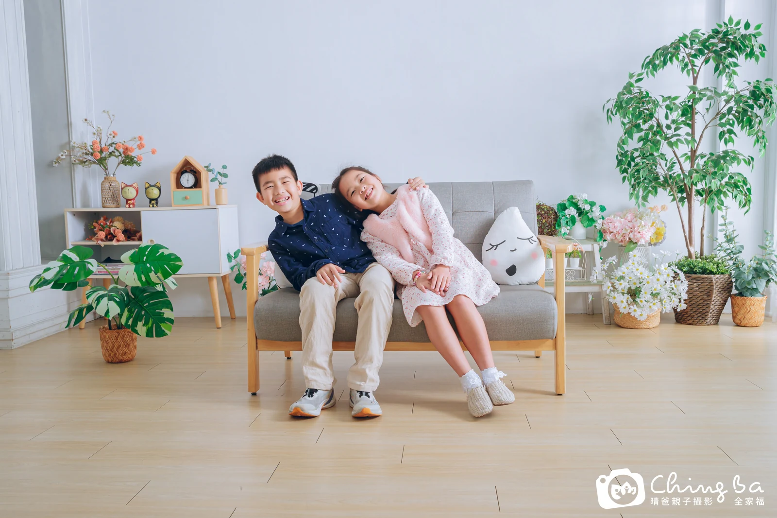 2025 年新春的家族全家福，5 大 2 小
