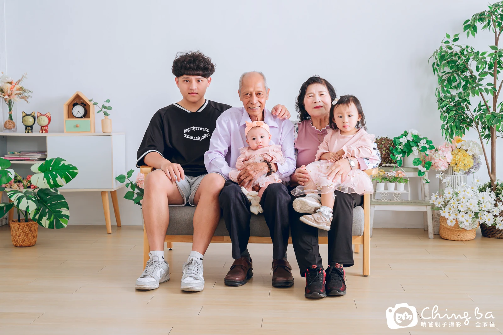 台中攝影棚的家族全家福紀念照