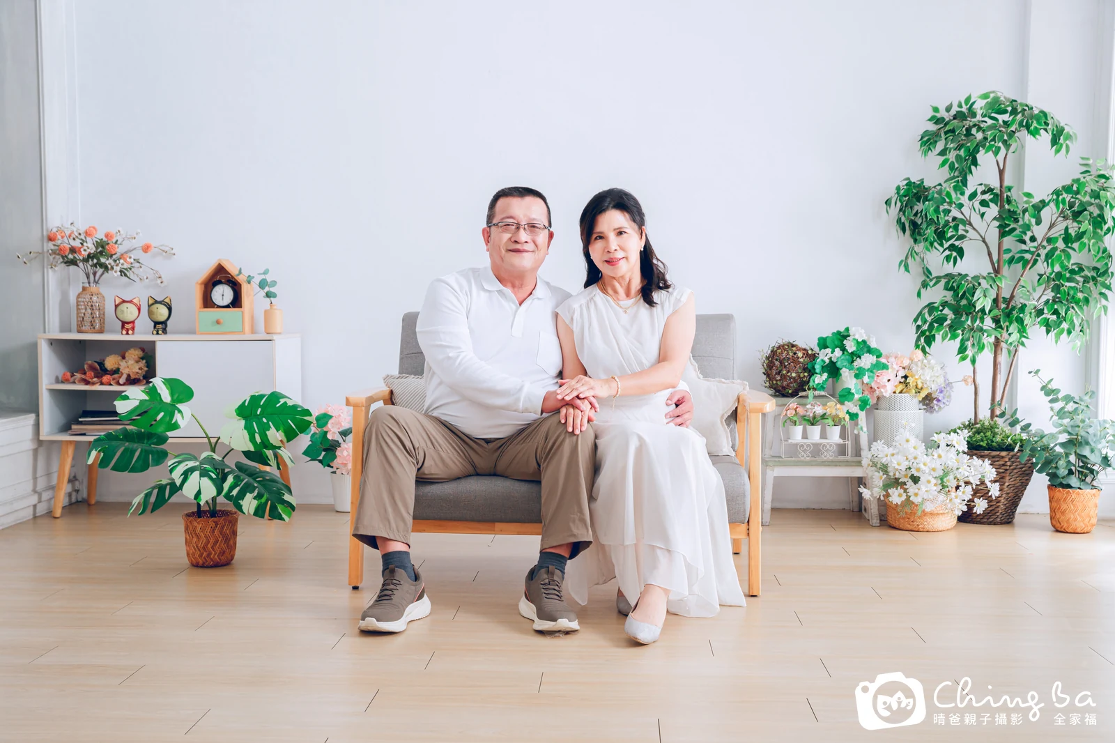 一家人在晴爸攝影棚拍全家福