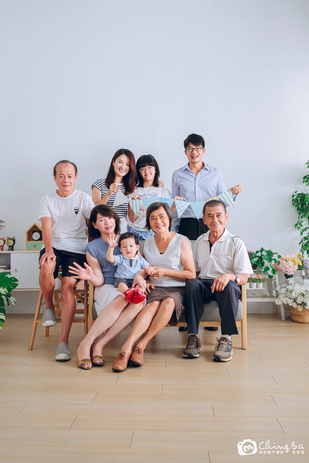 2023 年秋季的家族全家福,7 大 1 小