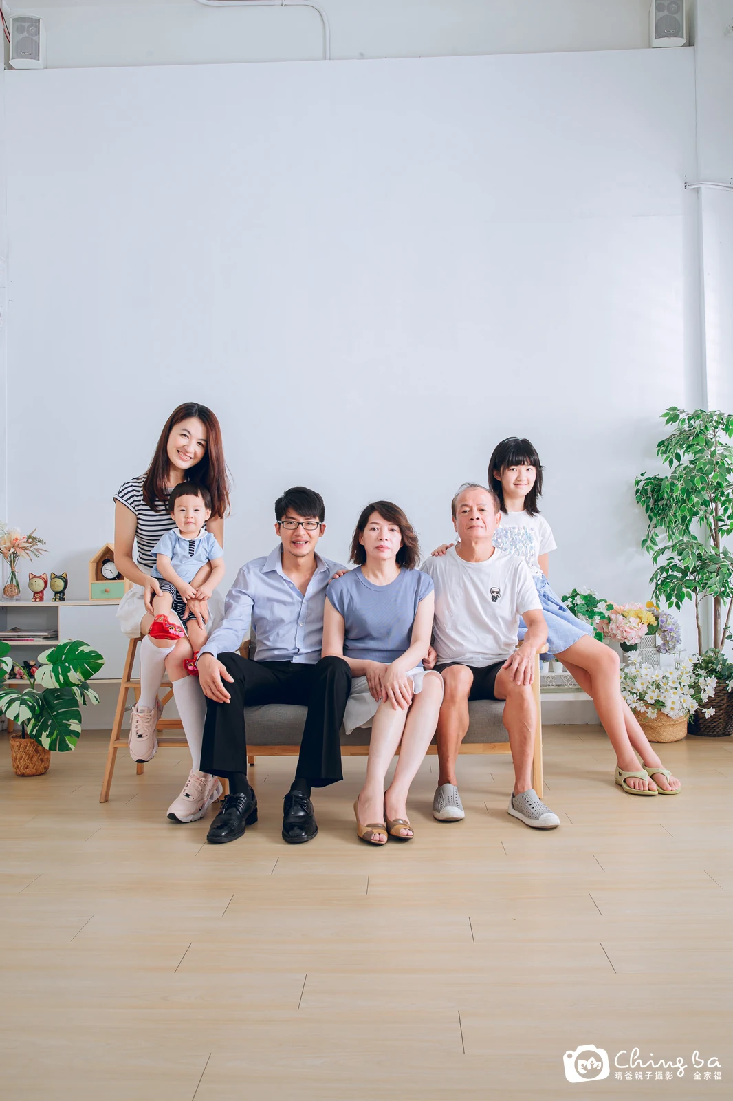 2023 年秋季的家族全家福,7 大 1 小
