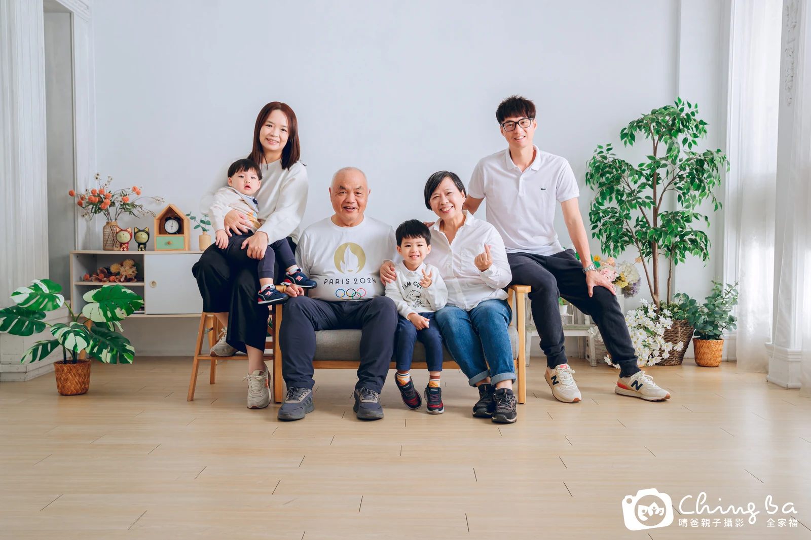 2026 年新春的家族全家福，6 大 3 小