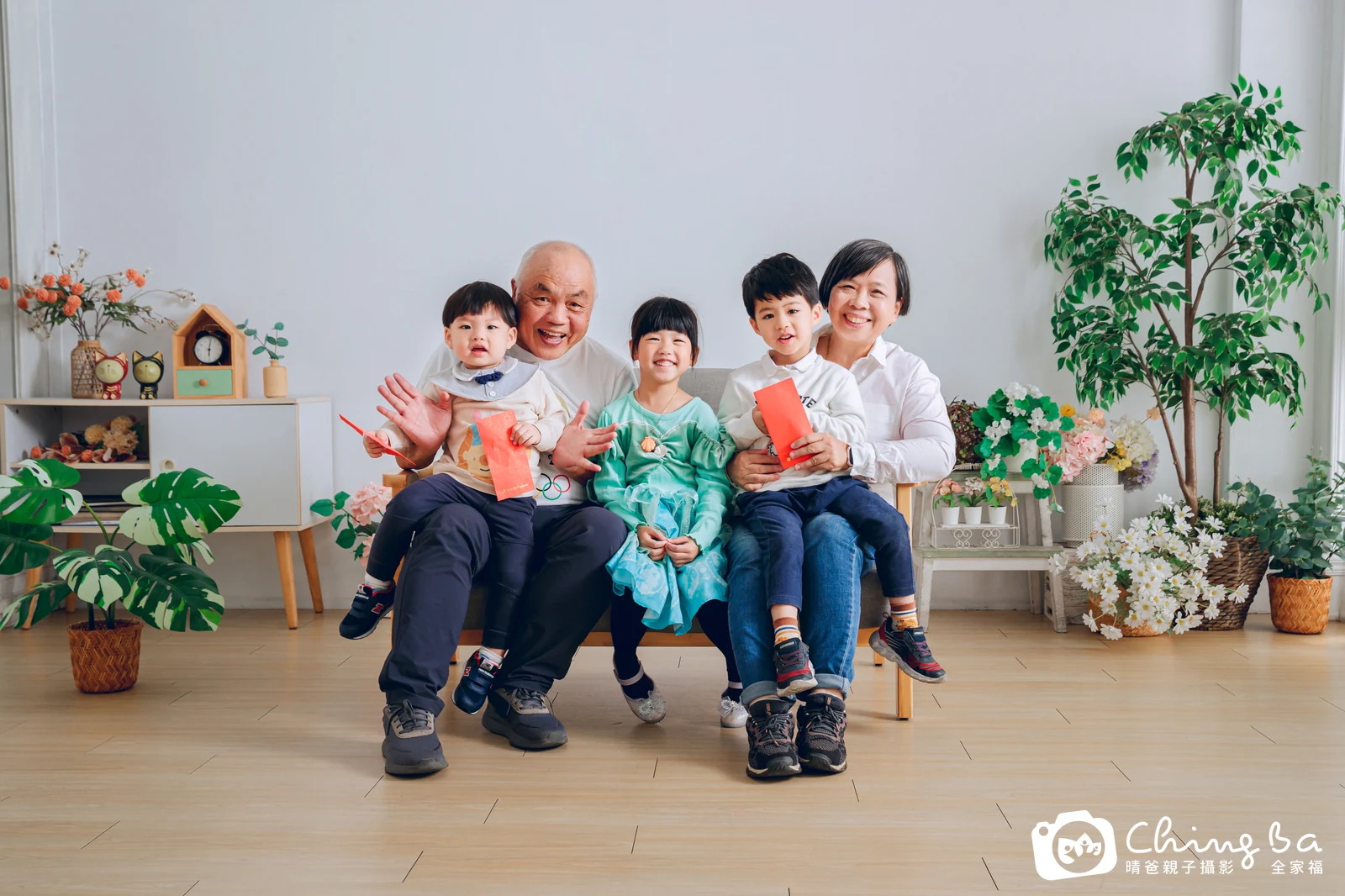 2026 年新春的家族全家福，6 大 3 小