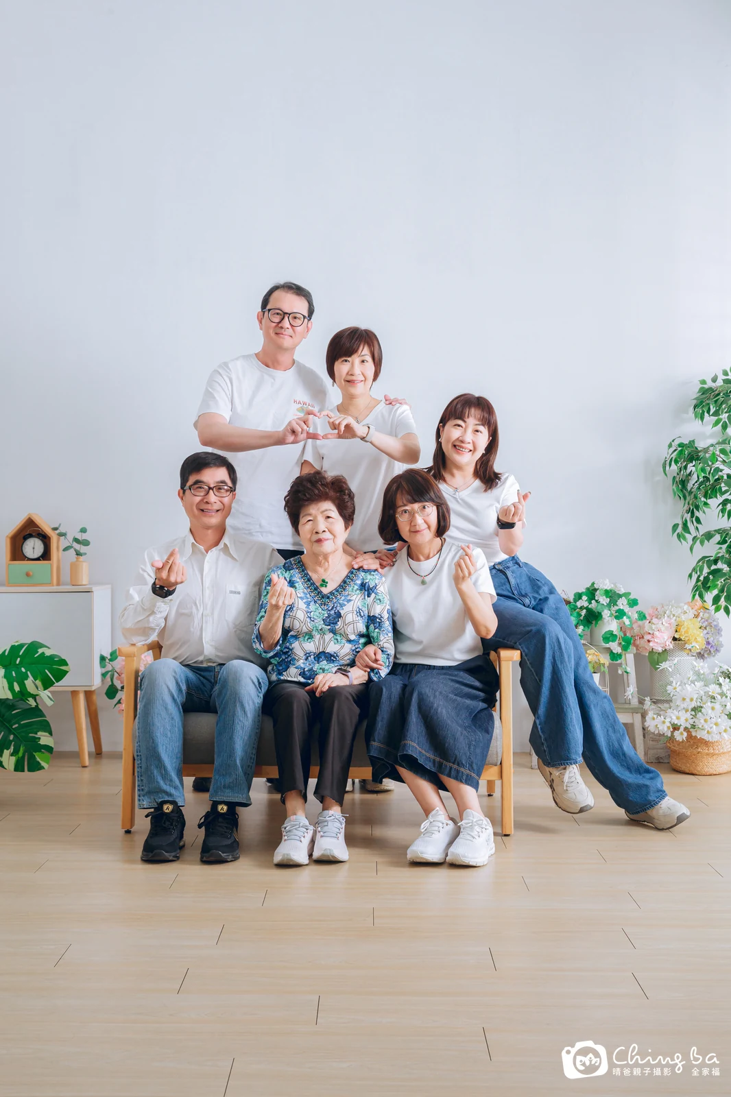 2025 年春季的家族全家福,6 大 0 小