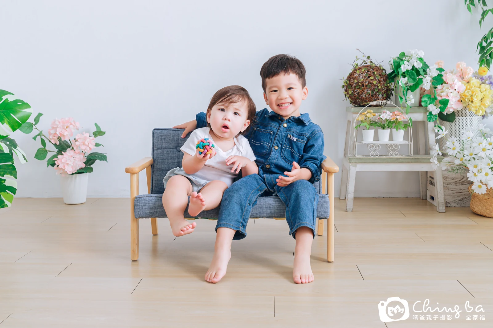 2024 年春季的家族全家福，6 大 2 小
